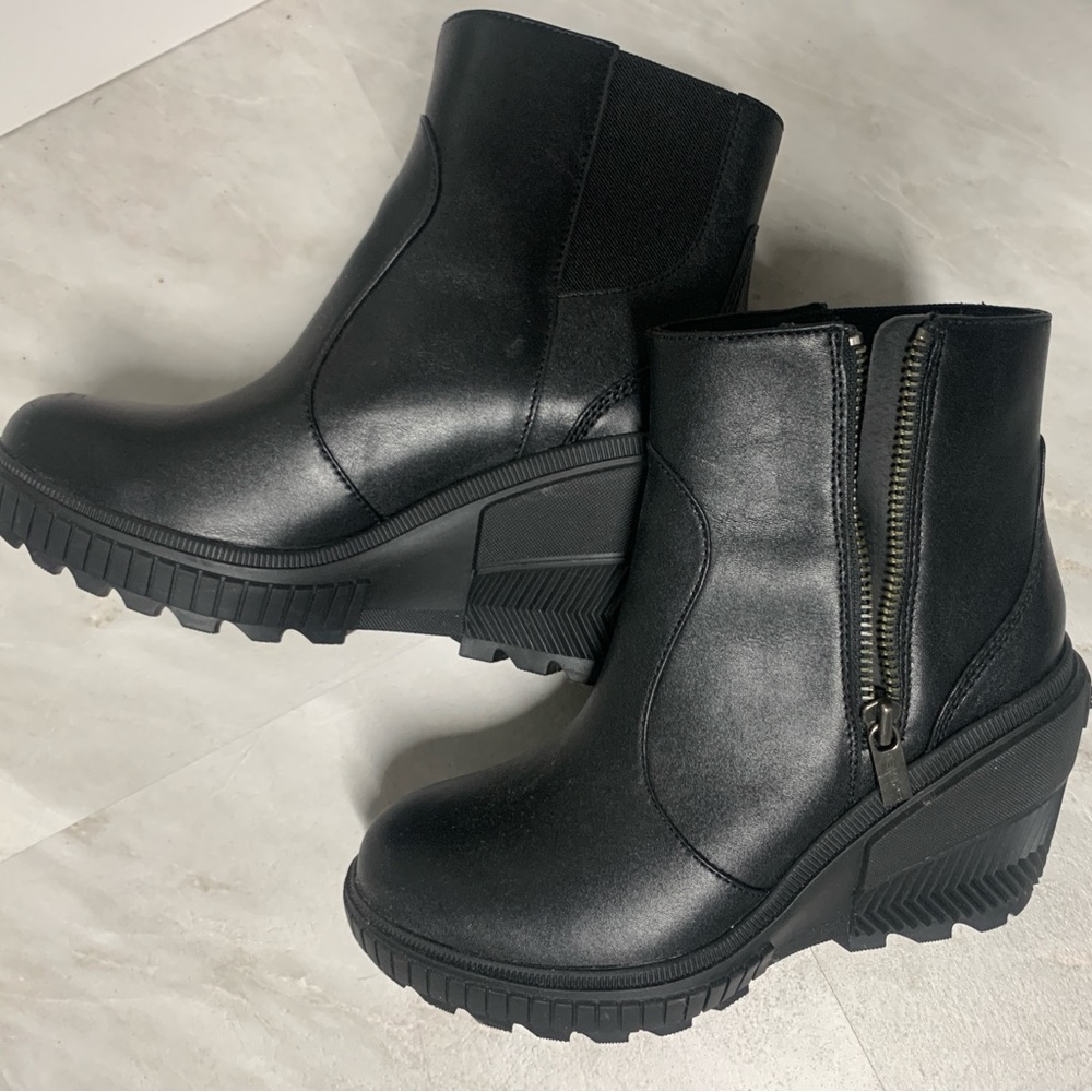 Sorel Black Leather Platform boots